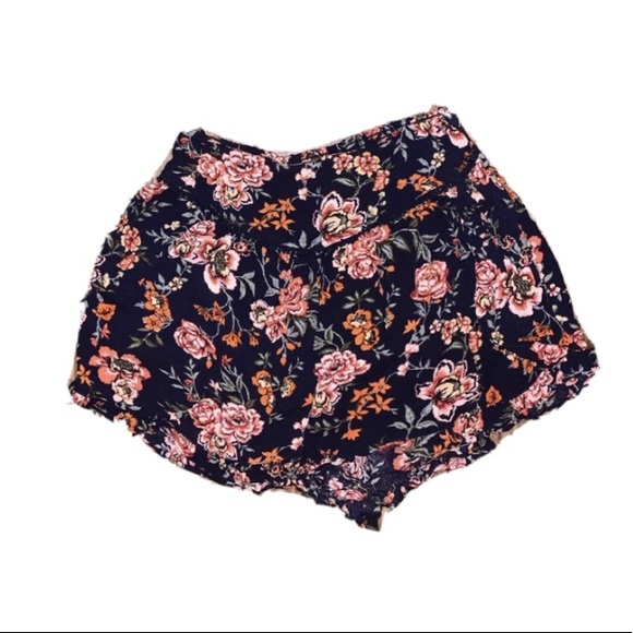 American Eagle Outfitters Pants - American Eagle Women’s Flowered Black Shorts